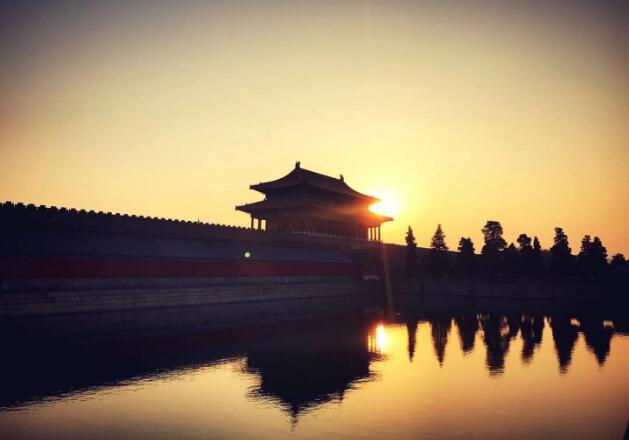 ���ڹʹ���������ס�� �ʹ�����ֵ���侯˯����