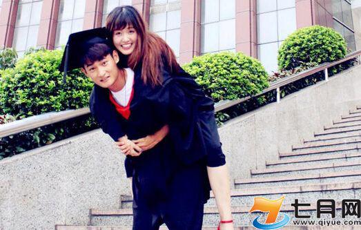 ����������Ů�ѽ������Ƭ ��������н����Ǯ