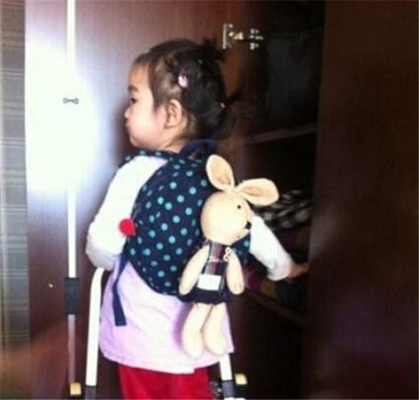 �ż����Ů����������Ƭ����� �ż����м���Ů����ǰ���к�����