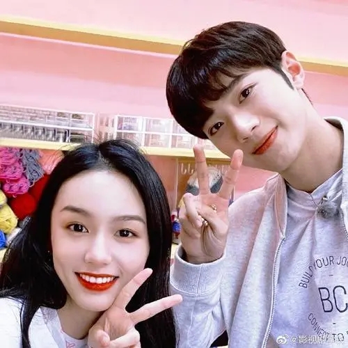 ������Ů���ѵ�����˭ �����غ���Ҳ�ڽ�����������һ��Լ��ͼƬ