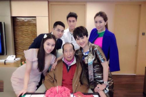 ��������ô���ĺ�����Ȼ���� ������һ��������Ů��һ������ȥ��