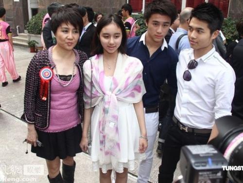 ��������ô���ĺ�����Ȼ���� ������һ��������Ů��һ������ȥ��