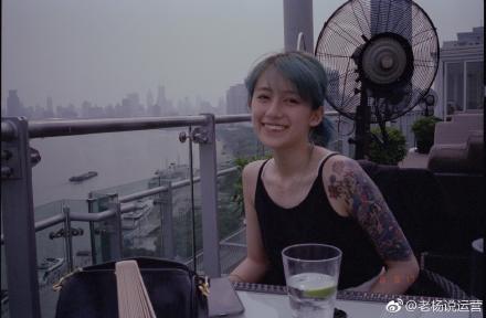 黑尾酱ins晒上身全裸照尺度大到用手遮关键点 黑尾酱黑历史扒皮