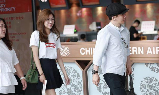 刘谦老婆和孩子照片 刘谦老婆王希怡个人资料简介身价是富三代