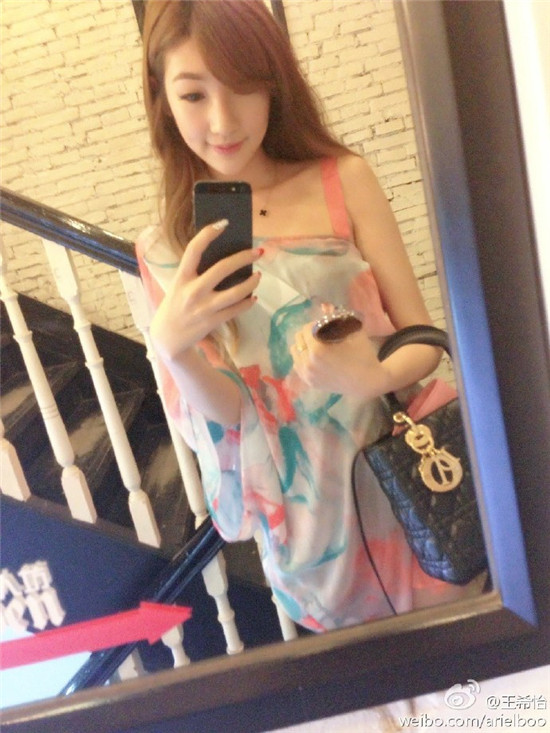 刘谦老婆和孩子照片 刘谦老婆王希怡个人资料简介身价是富三代