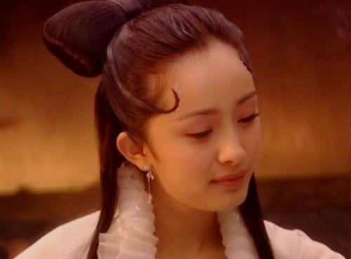 杨幂养小鬼是真的吗 杨幂养小鬼后长相 杨幂的孩子是养的小鬼