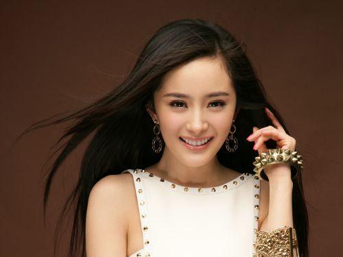 杨幂养小鬼是真的吗 杨幂养小鬼后长相 杨幂的孩子是养的小鬼