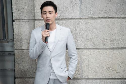 ��Ա�����������ϼ���ݹ��ĵ��Ӿ� ����������������������˭