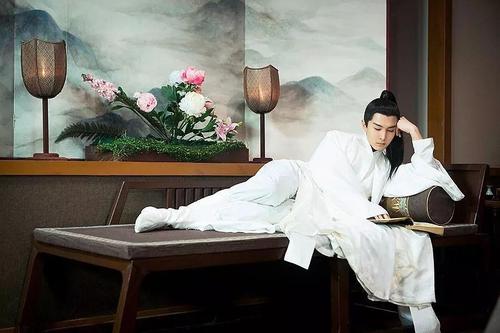 ʢһ�׸������ϼ��������������˭ ʢһ�׼�ͥ������ʵ������