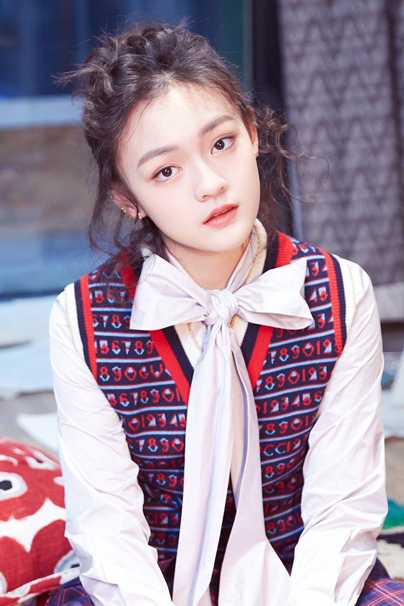 14岁童星文淇个人资料身高图几岁了 文淇是谁的女儿家庭背景曝光