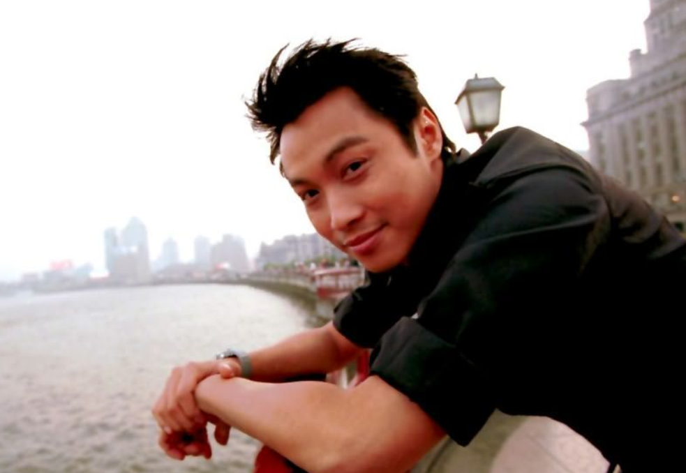 谭耀文:娶平凡老婆 相爱18年无绯闻 如今儿女双全生活幸福