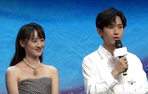 成毅为什么被网暴 成毅为什么疏远袁冰妍他如何回应直播亲吻事件