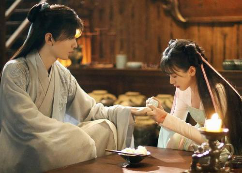 成毅为什么被网暴 成毅为什么疏远袁冰妍他如何回应直播亲吻事件