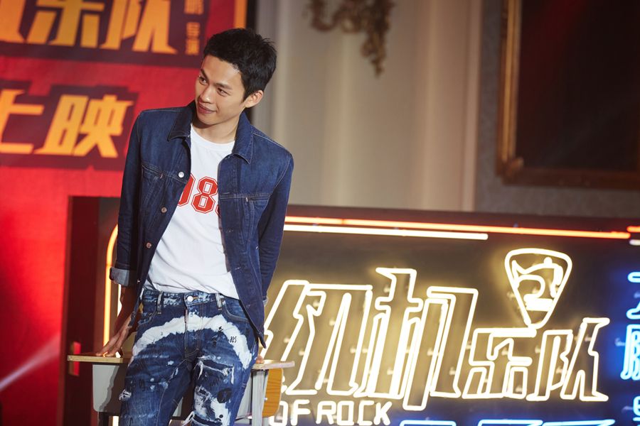 �װ������۷ɵİ�������˭��̨������ ���۷ɰ����߸������Ͻ���