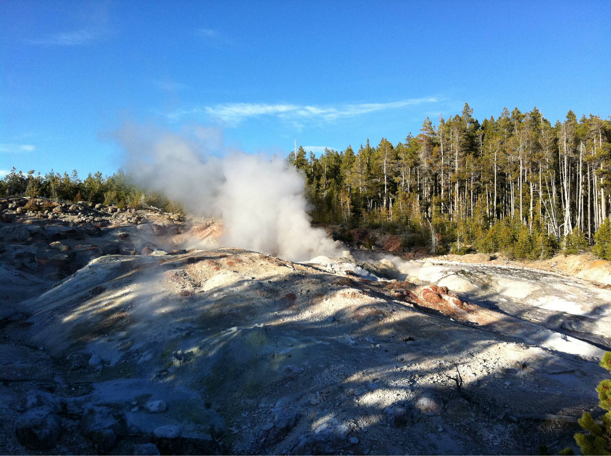 世界上最大的火山 黄石公园超级火山美炸天但爆发起来后果要人命