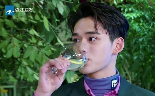 为什么黄旭熙是顶级门面 lucas黄旭熙在韩国火吗韩国对其评价