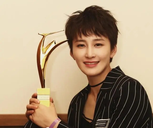 蒋璐霞父母是谁家世如何 蒋璐霞的爸爸是香飘飘老板吗