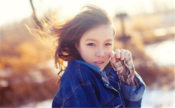 本兮男朋友安羽熙是谁为什么分手 本兮和小e接吻的照片是真的吗