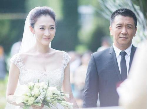 李小冉鄢颇为何分手 李小冉不堪回首狗血情史和鄢颇梅婷三角关系