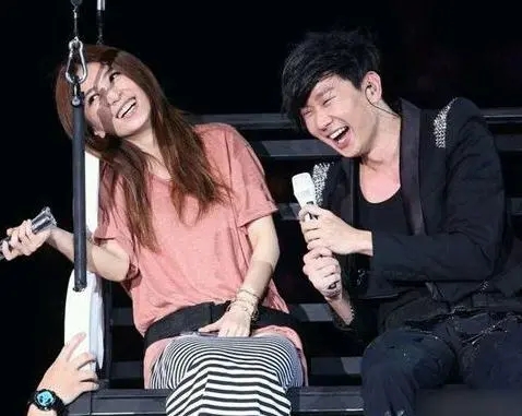 为啥hebe不接受林俊杰拒绝林俊杰的原因 林俊杰私下人品怎么样