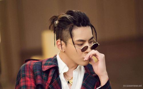 圈内有谁在追吴亦凡 莫小棋语言吴亦凡恋情现在还喜欢赵丽颖吗