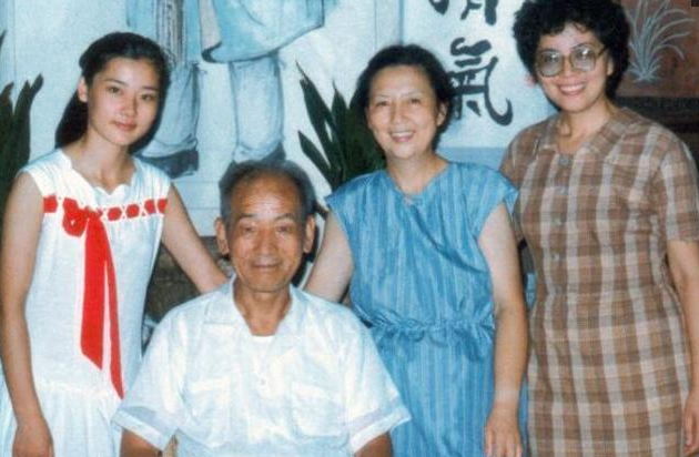 ������һ��������Ƭ�м����Ϲ����� �������Ϲ���骸�ɶ�����ϱ�