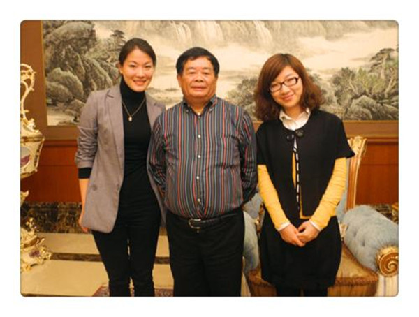 47岁的大儿子曹晖,现任福耀玻璃副董事长.