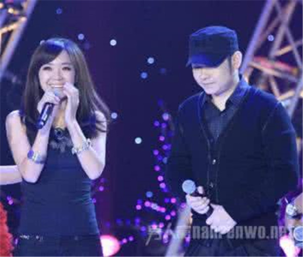 云朵为什么离开刀郎决裂了吗原因 云朵和刀郎是什么关系有私情吗