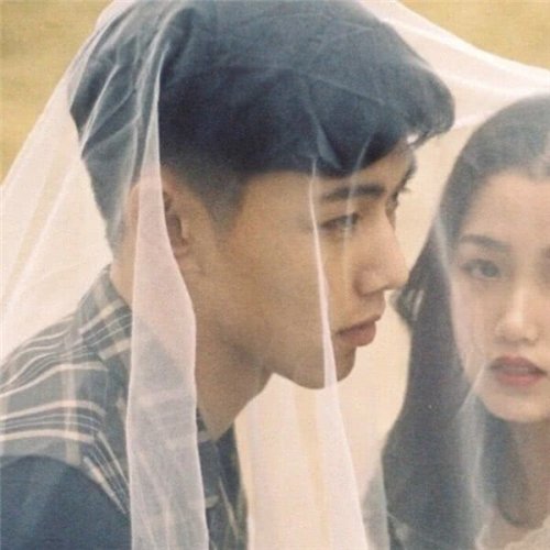 怎么让他快速爱上你 吸引男生的20个妙招 让一个男生爱上你的绝招