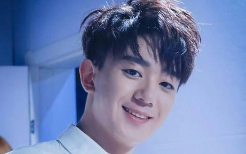 ��֮�ⳤ�úù��������� ��֮�����ǰ��һ���˱��˱�˫��Ƥ��