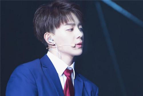 ��֮�ⳤ�úù��������� ��֮�����ǰ��һ���˱��˱�˫��Ƥ��