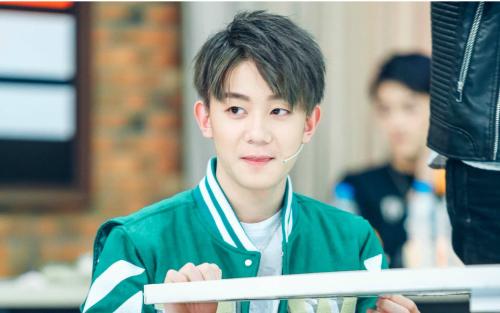 ��֮�ⳤ�úù��������� ��֮�����ǰ��һ���˱��˱�˫��Ƥ��