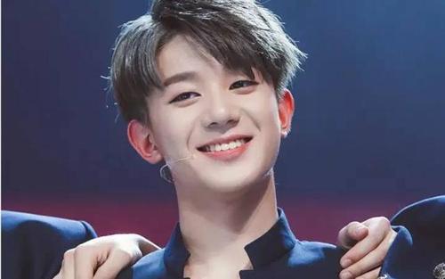 ��֮�ⳤ�úù��������� ��֮�����ǰ��һ���˱��˱�˫��Ƥ��