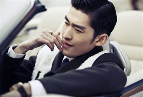 �ź���ͥ�����ع⸸ĸ����ʲô�� �ź�Ϊʲô��ô��Ǯ�Ǹ�������