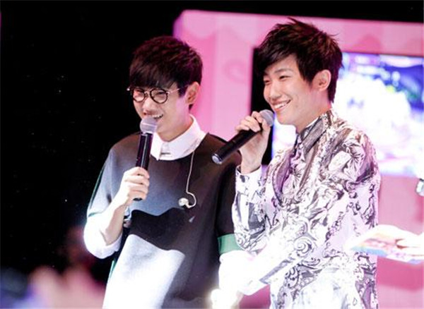 徐良和汪苏泷接吻图片曝光真的出柜了吗 徐良和汪苏泷在一起了吗