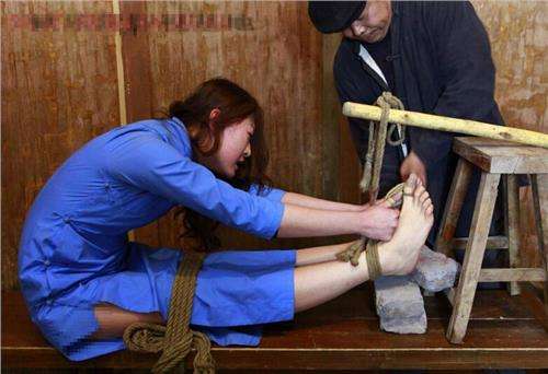 ��Ů�ϻ������̲���ȫ���� ˫�ȱ��ε�����ͼƬ����û�в��м���