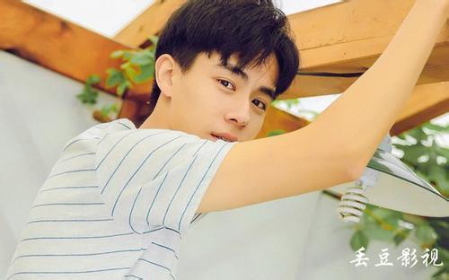 ��һ��Ϊʲô�к���ʦ ��һ������û��190 ��һ��4��ǰ������Ƶ