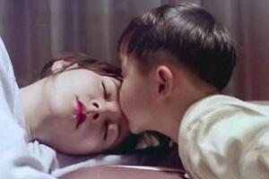 ��ɯһ������ȫ�Ҹ���Ƭ �Ϲ����۾����Ľ�˶��ͷ���ƾ���ǰ����