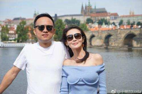 于明加老公是谁 现任 于明加老公胡俊资料家庭背景干什么的身价