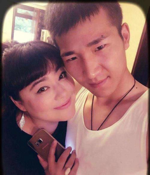 李菁菁一共几任老公和刘振是啥关系结婚了吗 李菁菁老公刘振资料