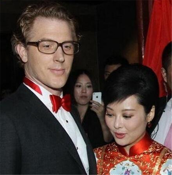 袁立现在有孩子了吗是谁的 袁立有几任老公第一任丈夫是谁照片图