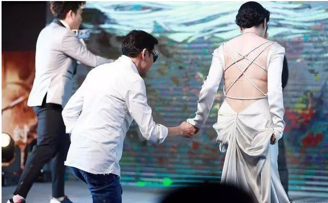 �������ĳ�����������Ȼ���� ����������ɾ�����ٵĳ���ͼƬ