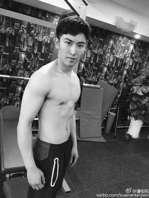 ����̷��ϣͻȻ����������ʲô ̷��ϣ����ô�����Ů����ô˺��