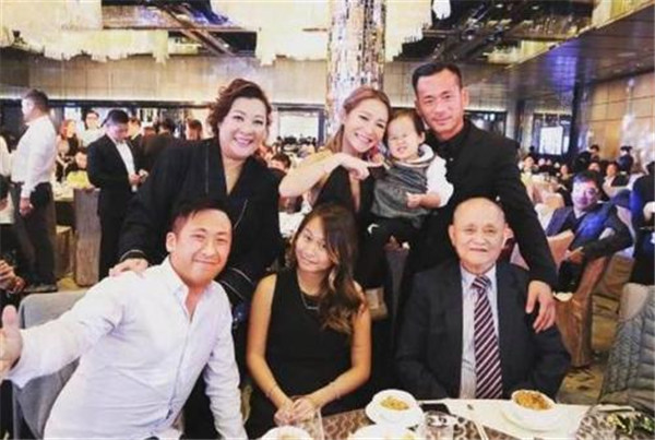 洗米华爱老婆还是小三渣男史 感觉洗米华很爱刘碧丽mandy怎认识的