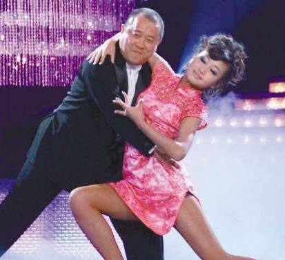 曾志伟有过几个老婆几个孩子历任老婆介绍 曾志伟风流情史揭秘