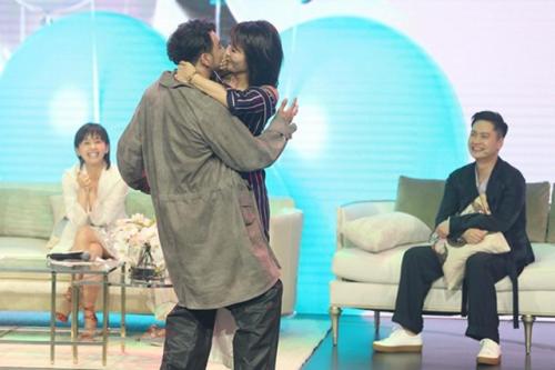 ���κ���˸���˽��ʲô��ϵ ����������˸���������е��Ϸ����