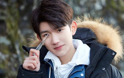 王景春和王源是父子吗 王源没有参加高考吗是谁旗下艺人