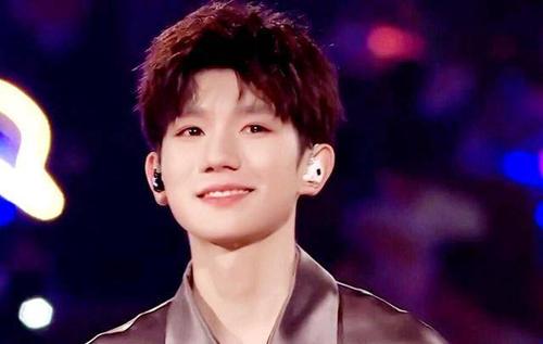 王景春和王源是父子吗 王源没有参加高考吗是谁旗下艺人