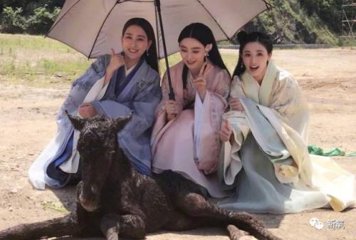 ������ϲ����С������ ��С����������˭�ͷ�С�չ�ϵ˽����