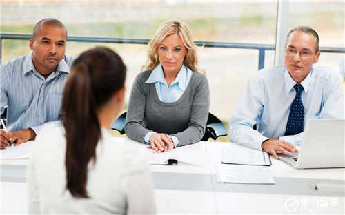 一句话介绍自己突出优势幽默有创意 一句话独特的自我介绍好印象